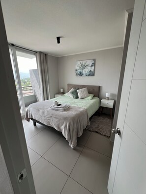 1 habitación, escritorio, tabla de planchar con plancha y wifi gratis 