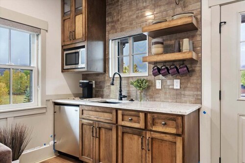 The Highland Cow Room - Newly Built Midway Loft