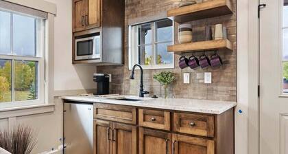 The Highland Cow Room - Newly Built Midway Loft