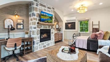 Smart TV y chimenea