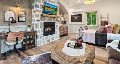 Highland Cow Room | Charming Midway Mountain Loft Near Park City & Deer Valley Ski Resorts