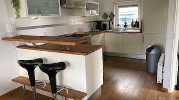 Réfrigérateur, micro-ondes, four, lave-vaisselle