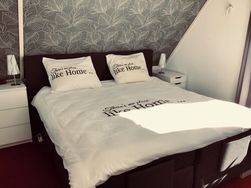 House Olly lovely waterfront home. Fenced yard safe for child/animal.