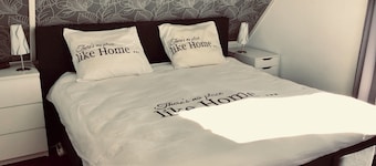 House Olly lovely waterfront home. Fenced yard safe for child/animal.