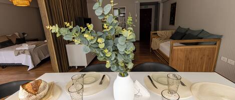 Cuna de viaje y ropa de cama