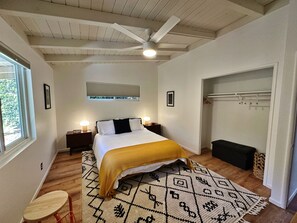 2 bedrooms, WiFi, bed sheets - SB Beachside Bungalow, Dog Friendly! (Santa Barbara)