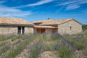 Exterior - Holiday Home 'Time-out' with Mountain View, Shared Pool and Wi-Fi (Laragne-Montéglin)