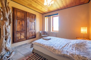 3 bedrooms, iron/ironing board, free WiFi, bed sheets - Holiday Home 'Time-out' with Mountain View, Shared Pool and Wi-Fi (Laragne-Montéglin)