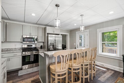 Charming 4-bedroom Farmhouse by Castle Farms in Tranquil Charlevoix