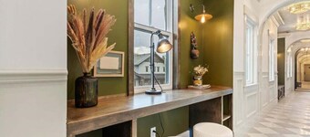 The Fox Room - Newly Built Downtown Midway Loft