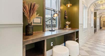 The Fox Room - Newly Built Downtown Midway Loft