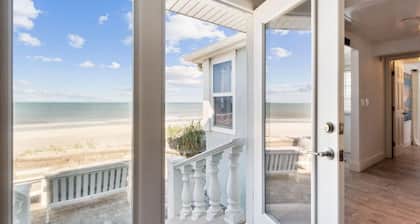 "Seaglass Cottage" - Direct Oceanfront, Vilano beach access near St. Augustine
