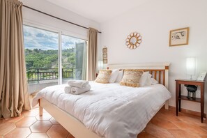 3 makuuhuonetta, silitysrauta/-lauta, ilmainen Wi-Fi, vuodevaatteet