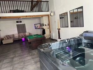 Smart TV, fireplace - House with private pool, jacuzzi and sauna 20 minutes from Disneyland (Dagny)