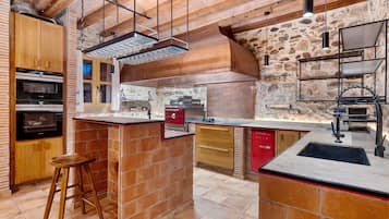 Frigorífic, microones, forn i placa de cuina