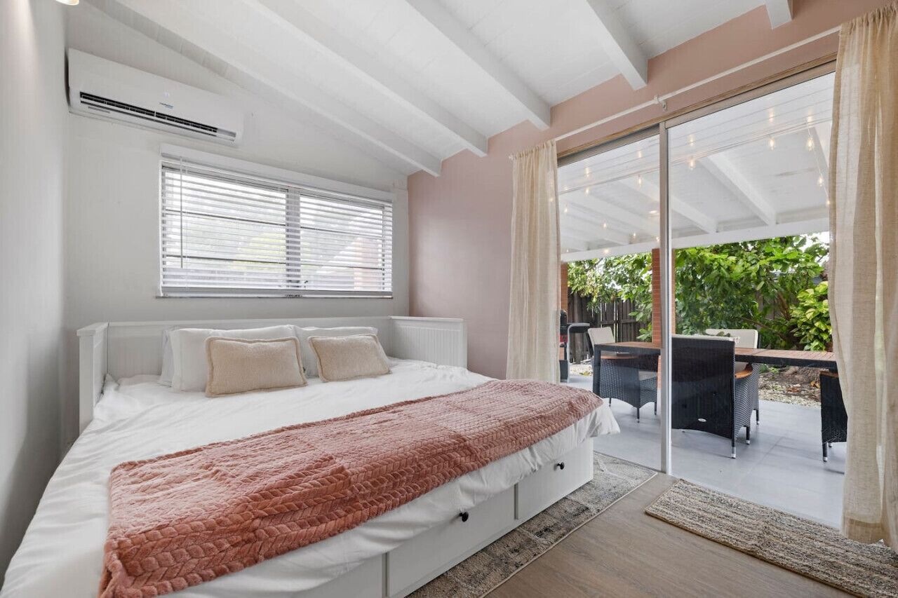 3 bedrooms, desk, iron/ironing board, travel cot