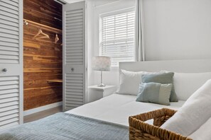 3 Schlafzimmer, Schreibtisch, Bügeleisen/Bügelbrett, Reisekinderbett