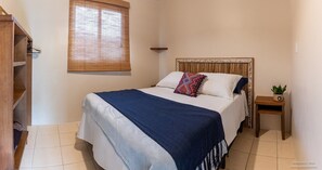 Casa design, cozinha, vista para o jardim | 2 quartos, roupas de cama premium, individualmente decorados