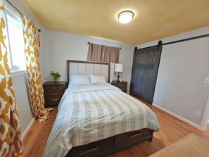 3 makuuhuonetta, vauvan matkasänky, ilmainen Wi-Fi, vuodevaatteet