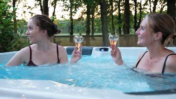 Bain à remous extérieur