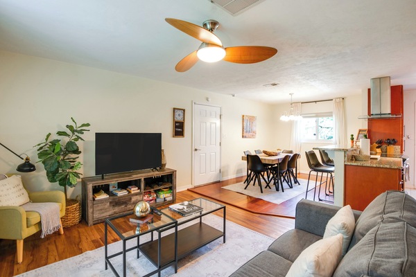Gainesville Vacation Rental | 3BR | 2BA | 1,100 Sq Ft | 2 Steps to Enter