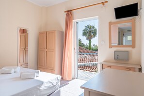 1 bedroom, free WiFi, bed sheets - Apartment 'Alex Bar 1' with Sea View, Wi-Fi and Air Conditioning (Parga)