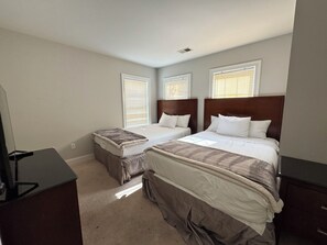 5 slaapkamers, een strijkplank/strijkijzer, wifi, beddengoed