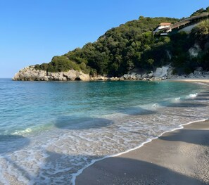 On the beach - Studio Apartment 'Alex Bar Apartment 9' with Sea View, Wi-Fi and Air Conditioning (Parga)
