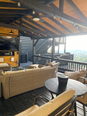 Outdoor dining - Best Sunset Views in Blue Ridge w/ Paved Roads and Outdoor Deck Addition (Cherry Log)