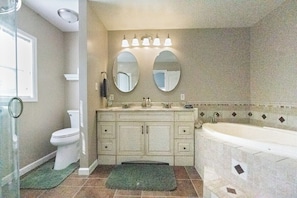 Hair dryer, soap, shampoo - Yarnell Place West Knoxville 3 Bedroom 2. 5 bath (Knoxville)