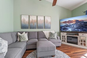 Fireplace - Yarnell Place West Knoxville 3 Bedroom 2. 5 bath (Knoxville)