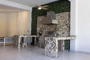 Private kitchen - Luxurious Getaway w Private Pool Garden (Santiago)