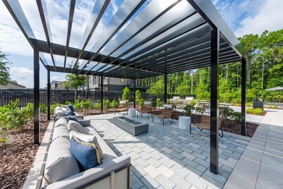 Luxury Oasis: Posh 3BR/2BA with Pool & Gym