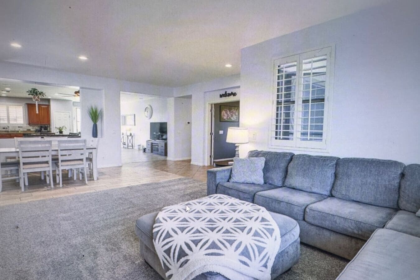 Smart TV, fireplace, stereo, offices