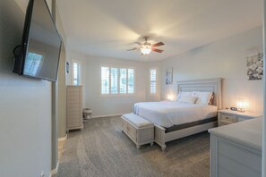 3 bedrooms, in-room safe, desk, iron/ironing board - Heated Private Pool • BBQ • Pet/Kid Friendly •  Playground (Casa Grande)