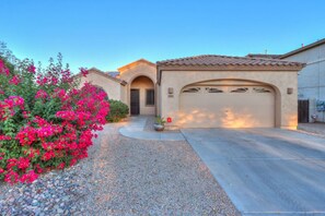Exterior - Heated Private Pool • BBQ • Pet/Kid Friendly •  Playground (Casa Grande)
