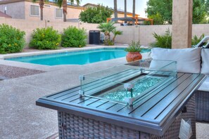 Outdoor pool, a heated pool - Heated Private Pool • BBQ • Pet/Kid Friendly •  Playground (Casa Grande)