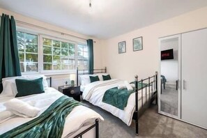 4 bedrooms, WiFi - Wilkinson's Home, Great for Contractors, Free parking, Near London Excel (London)