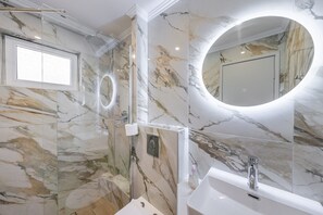 Shower, towels