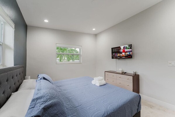 5 bedrooms, desk, iron/ironing board, WiFi