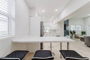 Interior - 5BD Beach House, Sun, Pool, BBQ & Shop! Beach & Aventura Mall – Sleeps 26! (Miami)
