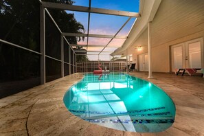 Pool - 5BD Beach House, Sun, Pool, BBQ & Shop! Beach & Aventura Mall – Sleeps 26! (Miami)