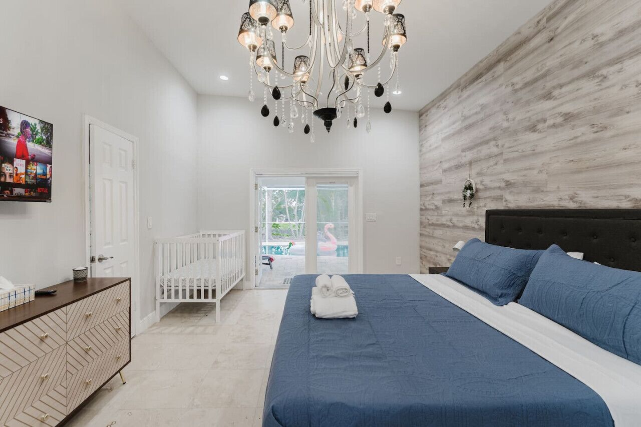 5 Schlafzimmer, Schreibtisch, Bügeleisen/Bügelbrett, WLAN