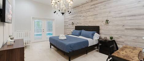 5 bedrooms, desk, iron/ironing board, WiFi