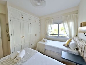 1 slaapkamer, een strijkplank/strijkijzer, reisbedje, gratis wifi