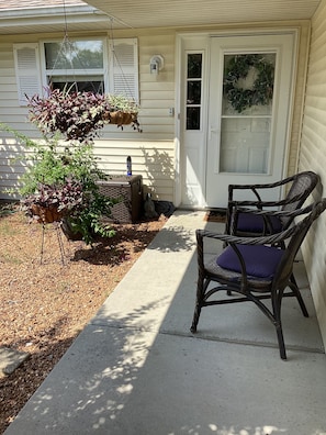 Exterior detail - Charming 2-bedroom Condo with large driveway in Murphysboro sleeps up to 6 (Murphysboro)