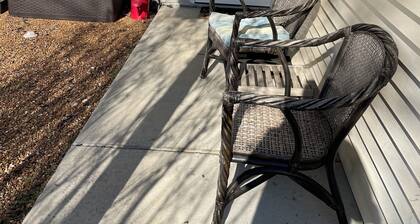 Charming 2-bedroom Condo with large driveway in Murphysboro sleeps up to10