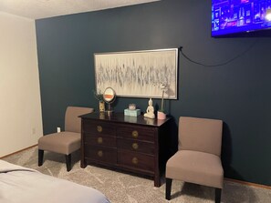 2 habitaciones, tabla de planchar con plancha, wifi y ropa de cama
