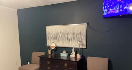 Charming 2-bedroom Condo with large driveway in Murphysboro sleeps up to 6