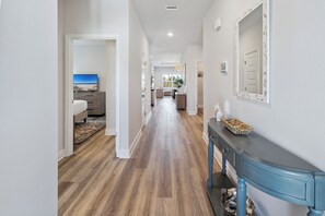 4 室のベッドルーム、アイロン / アイロン台、WiFi (無料)、ベッドシーツ